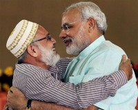 a-muslim-leader-greets-narendra-modi-during-his-72-hour-sadbhavana-mission-fast-in-ahmedabad.jpg