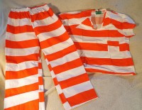 Contemporary_orange-white_striped_prison_uniform.JPG